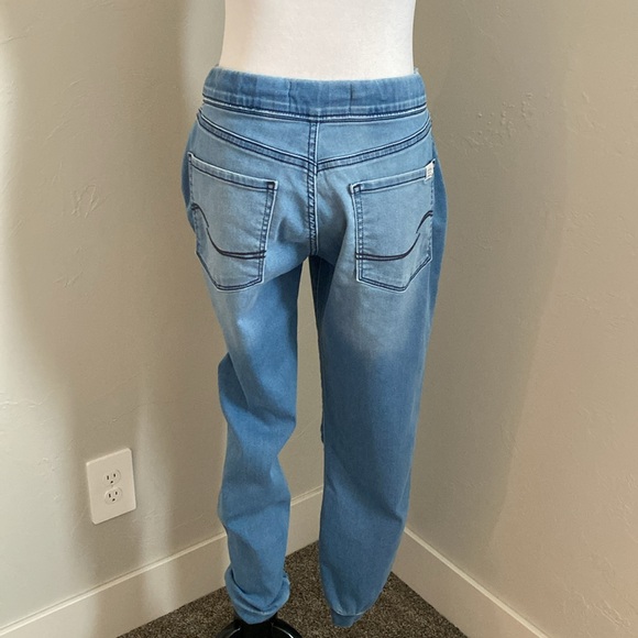 Levi’s signature denim joggers. Size 8 - Picture 4 of 9